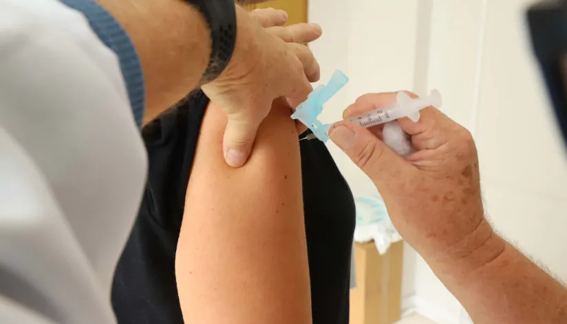 2 milhões de doses da vacina contra a gripe já foram aplicadas no Paraná