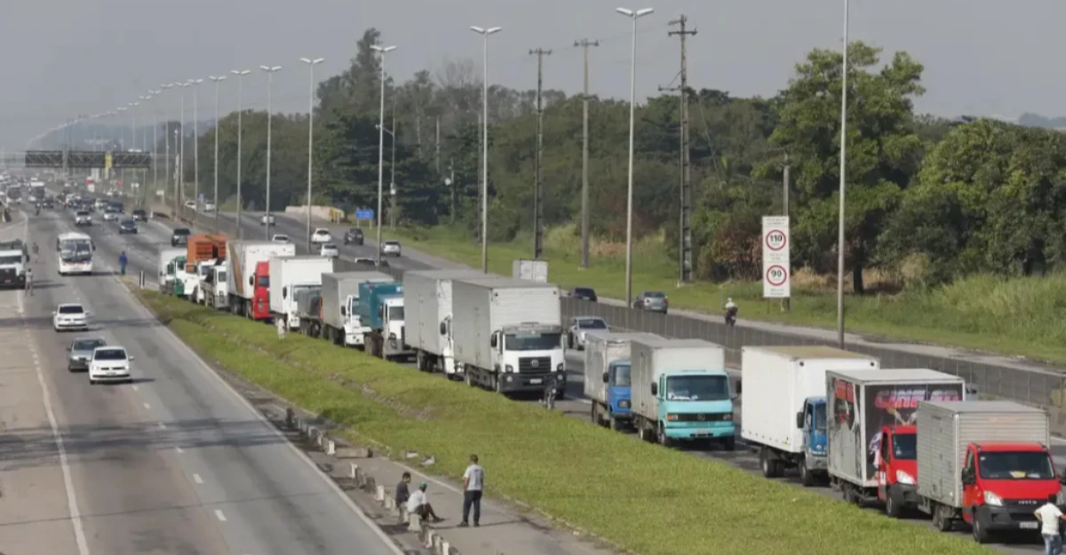 Lei determina frete mínimo no transporte de cargas; entenda
