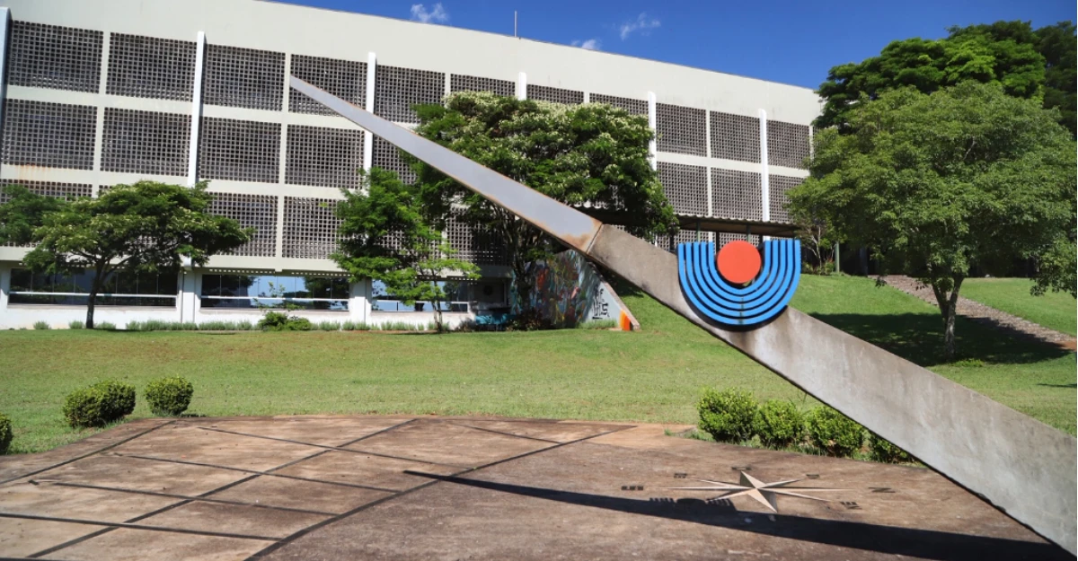 Unioeste abre concurso com 160 vagas; salários chegam a R$ 5,6 mil