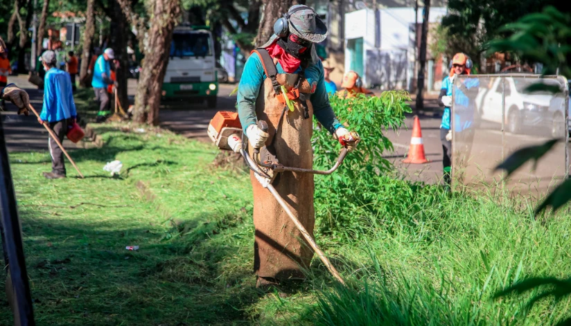 Revitalização no canteiro central da Avenida Guaiapó afetará trânsito nesta terça (16)