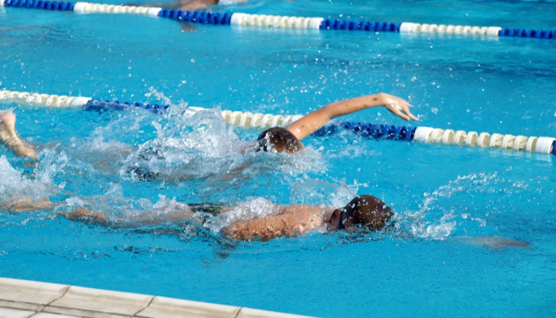 Centros Esportivos de Maringá oferecem aulas gratuitas de natação Centros Esportivos de Maringá oferecem aulas gratuitas de natação