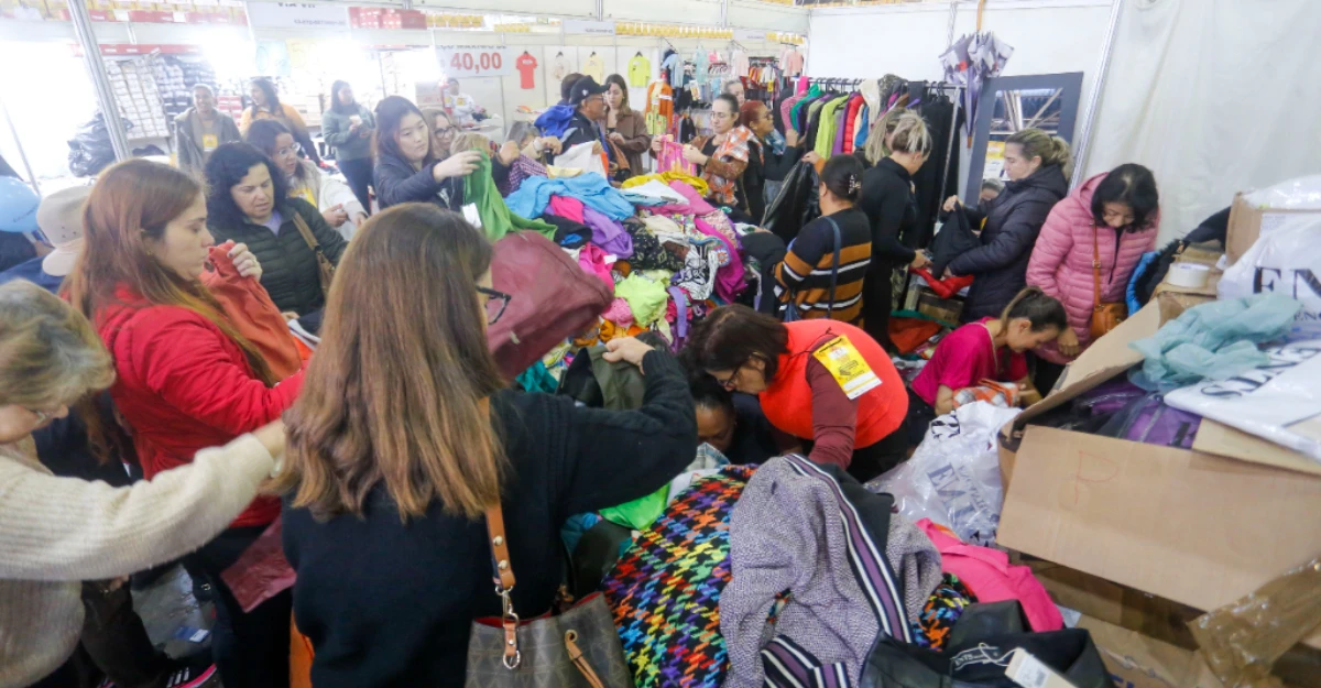 Feira Ponta de Estoque tem 230 estandes de roupas, móveis e eletrodomésticos com preços especiais