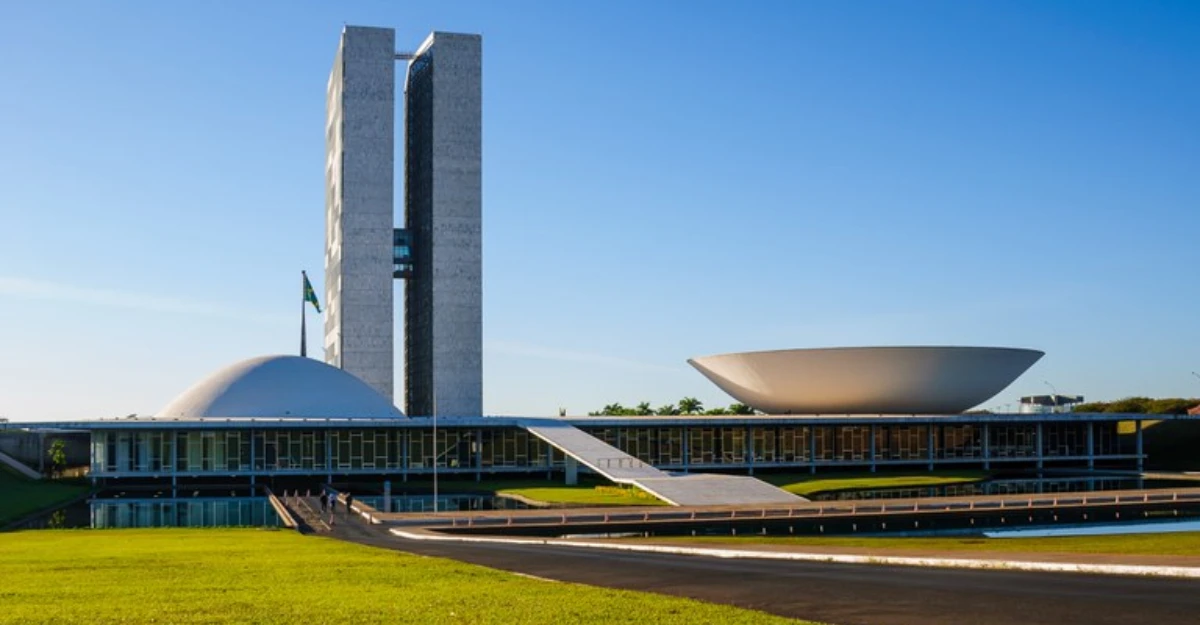 Crimes contra professores e médicos terão penas maiores
