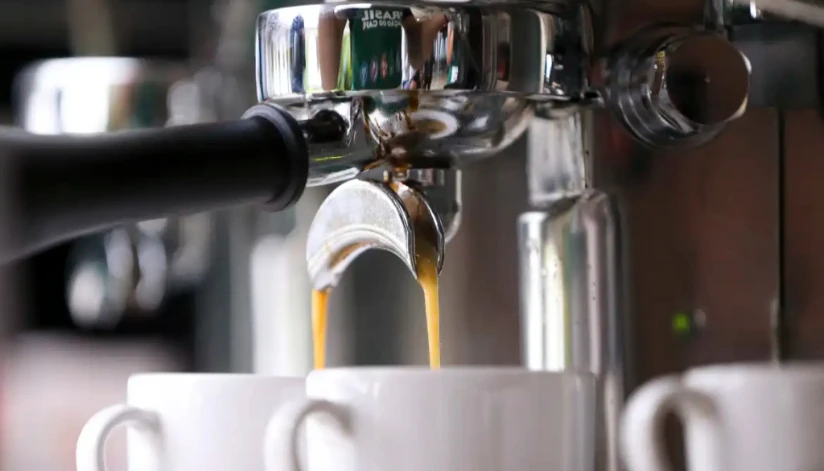 Beber café reduz risco de arritmia cardíaca, mostra estudo da Universidade da Califórnia