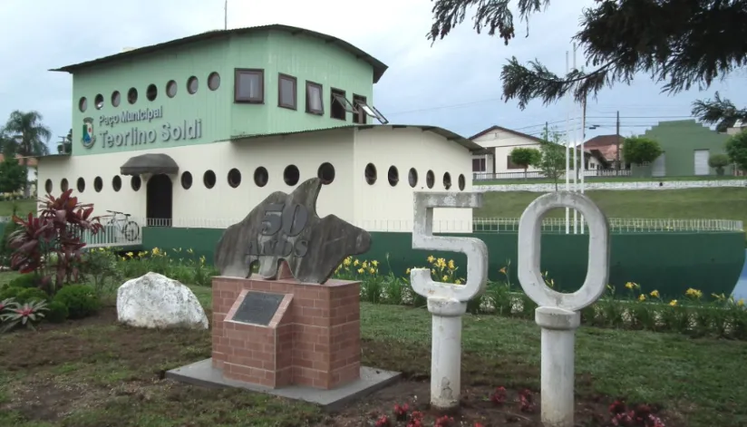 Prefeitura de Porto Amazonas abre concurso público com salários de até R$ 5 mil