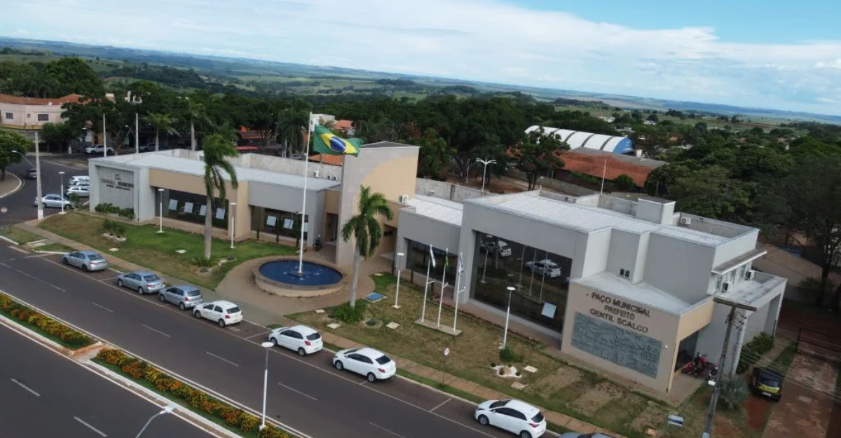 Câmara Municipal de Pérola abre concurso com salários de até R$ 5,3 mil