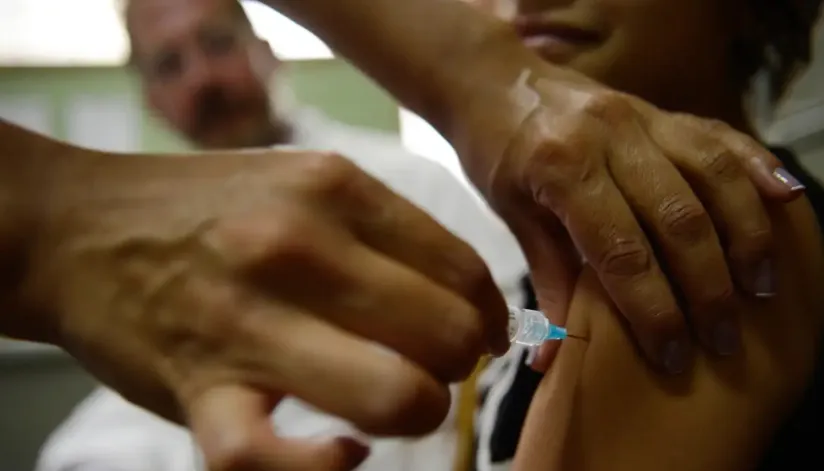 Esquema de dose única contra o HPV será adotado no Brasil, informa Ministério da Saúde