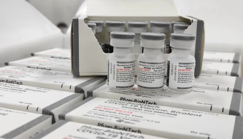 Vacinas bivalentes contra Covid-19 são distribuídas para Regionais de Saúde