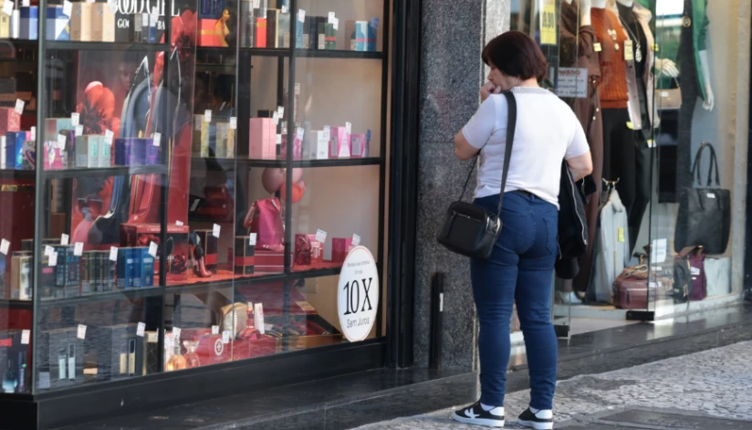 Comércio de rua de Maringá terá horário de funcionamento ampliado no final de ano; saiba mais