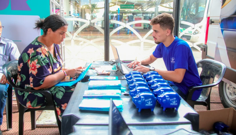 Procon promove ação no centro de Maringá para orientar consumidores durante Black Friday