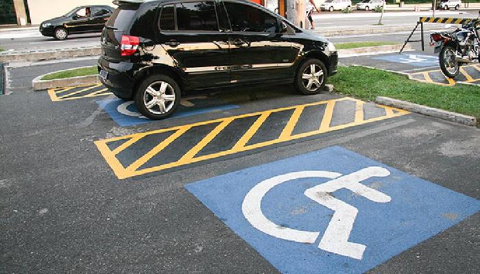 Estacionar em vagas para pessoas com deficiência passará a ser infração grave Estacionar em vagas para pessoas com deficiência passará a ser infração grave