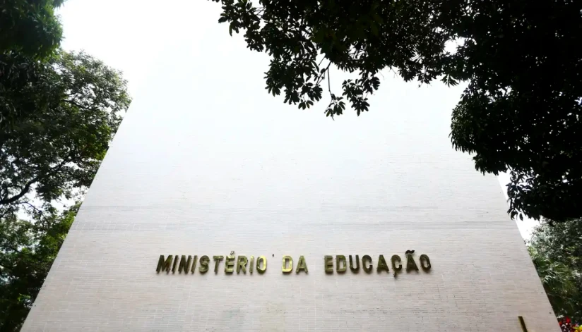Confira a lista de cursos de ensino superior semipresenciais autorizados pelo MEC Confira a lista de cursos de ensino superior semipresenciais autorizados pelo MEC