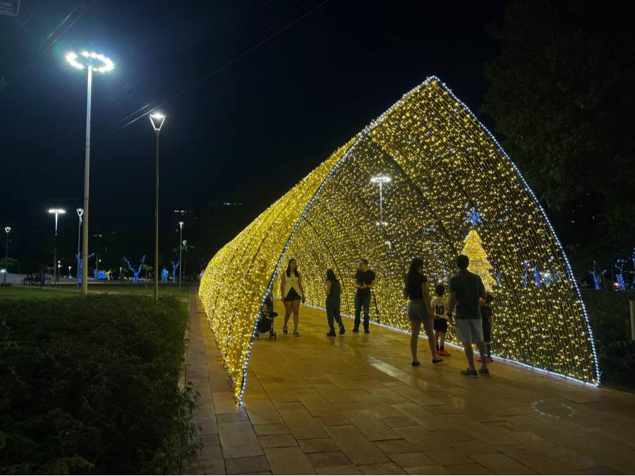 Decorações da Maringá Encantada iluminam o Centro e o Parque do Japão; veja fotos 