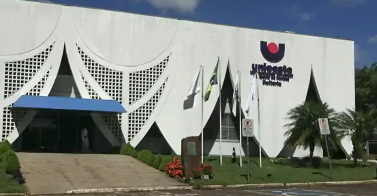 UNIOESTE abre PSS com 100 vagas para agentes universitários