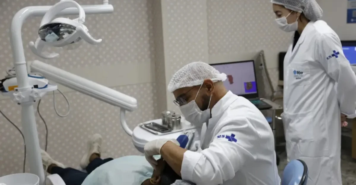 Comissão do Senado aprova piso de R$ 13,6 mil para médicos e dentistas; projeto segue para próxima etapa