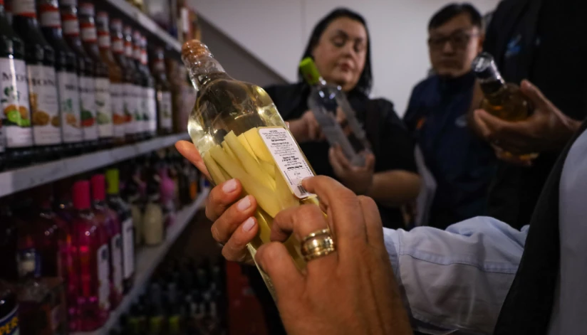 Procon apreende mais de 100 garrafas de bebidas alcoólicas irregulares em Maringá