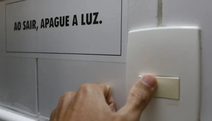 Conta de luz terá bandeira vermelha patamar 2 a partir de agosto Conta de luz terá bandeira vermelha patamar 2 a partir de agosto
