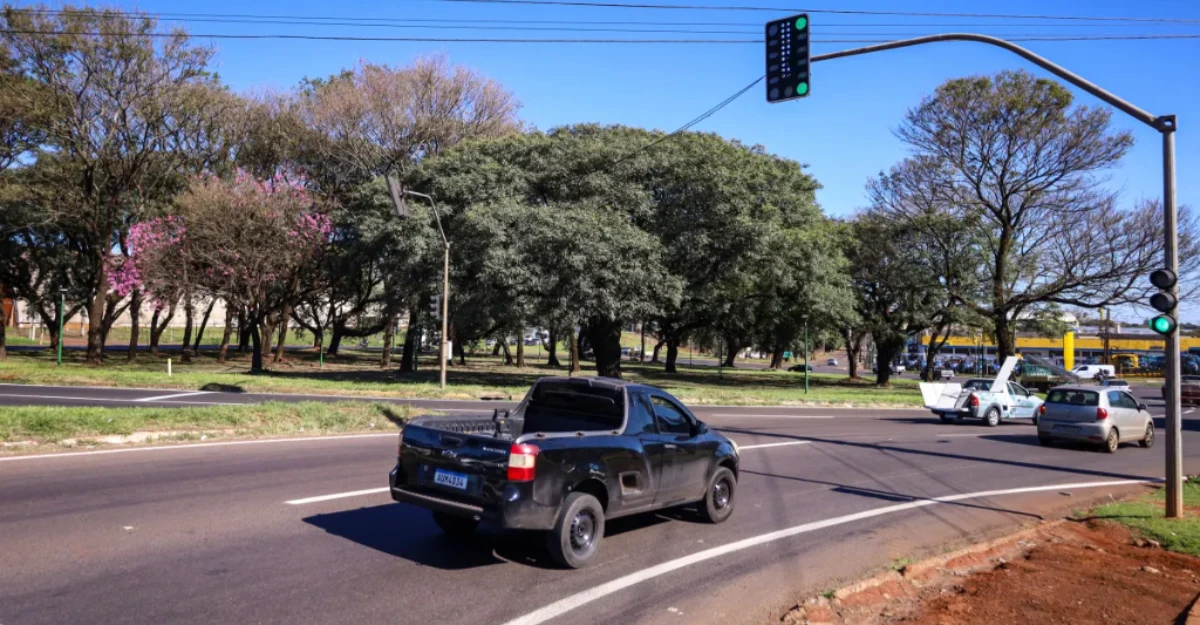 Rotatória da PR-317 com a Avenida Paranavaí recebe nova programação de semáforos