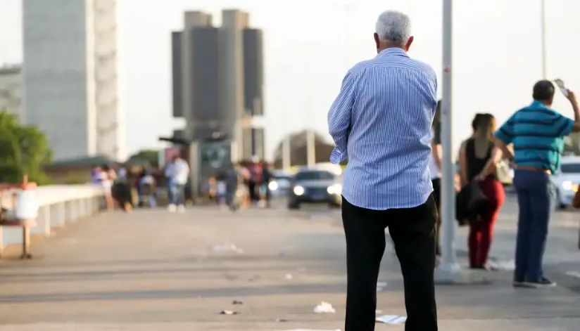 Dia do idoso: Brasil envelhece rapidamente, mas etarismo no mercado de trabalho ainda é um desafio