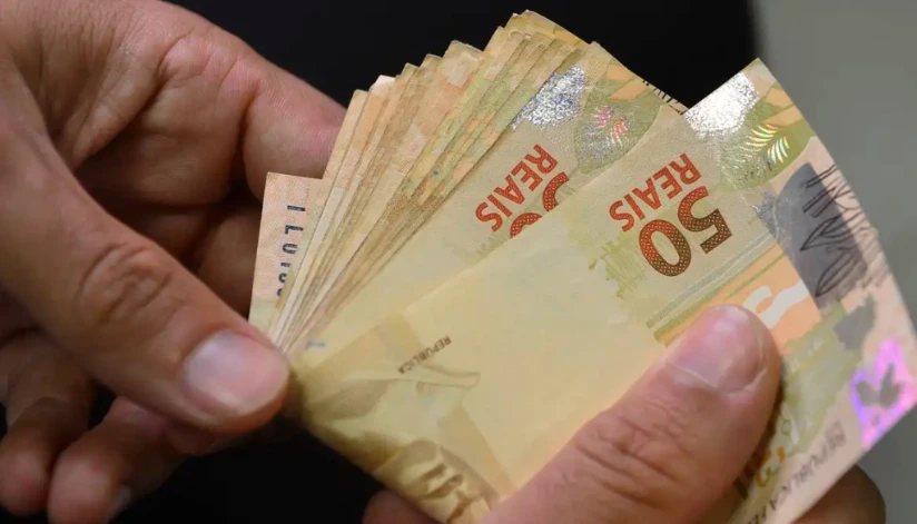 Lote extra de R$ 1,5 bilhão do abono salarial começa a ser pago nesta quarta (15) Lote extra de R$ 1,5 bilhão do abono salarial começa a ser pago nesta quarta (15)