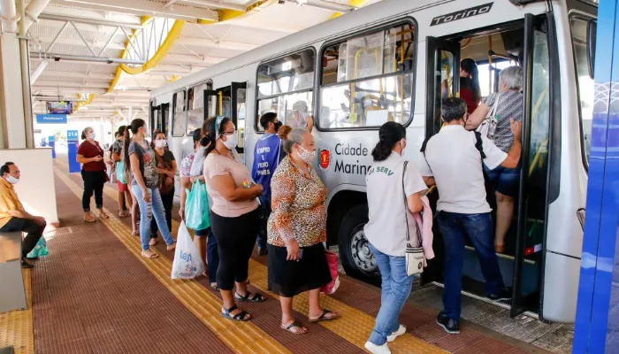 Tarifa da passagem de ônibus em Maringá por R$ 4 já está em vigor