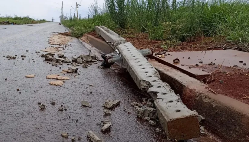 Postes são derrubados para furto de fiação em Sarandi