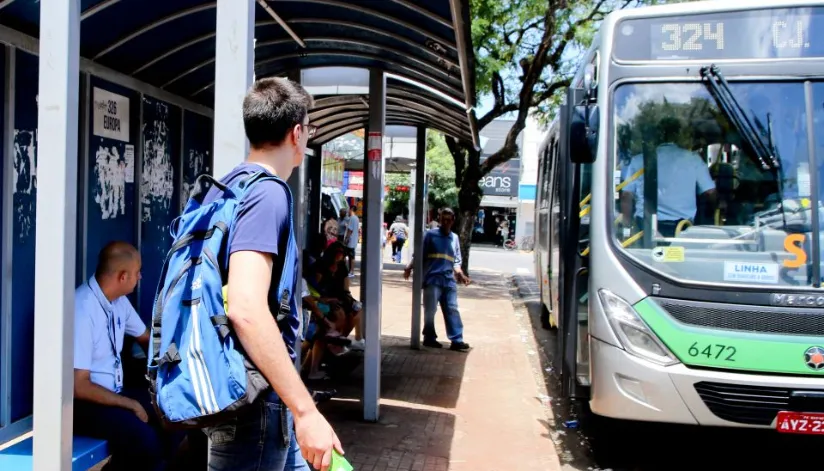 Assembleia de motoristas do transporte coletivo de Maringá aprova indicativo de greve